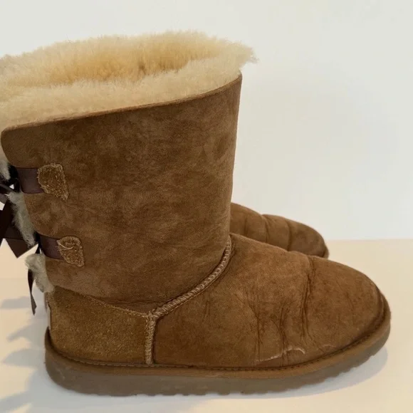 UGG Women's Chestnut Brown Bailey Bow II Short Sheepskin Boots Size 5 - Picture 3 of 8